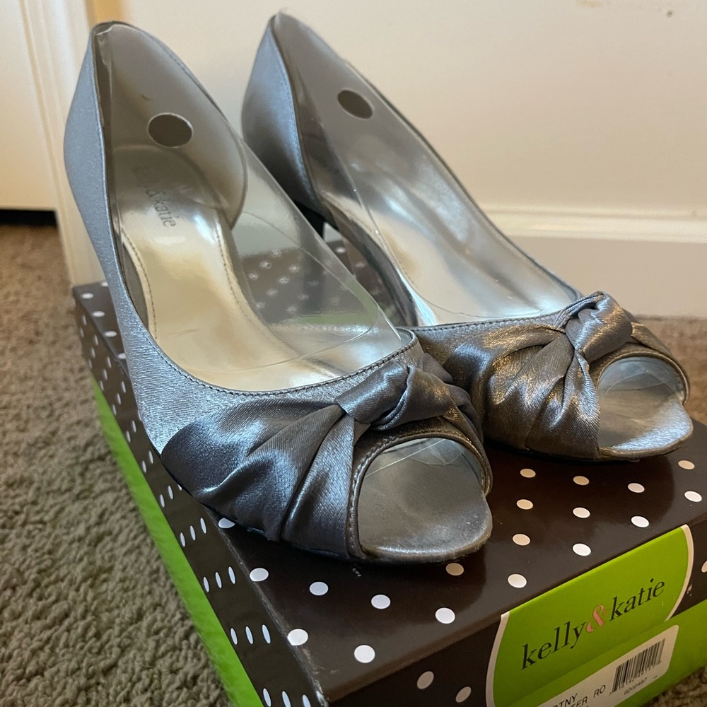 Kelly & Katie Women's Gray Peep Toe Shoes